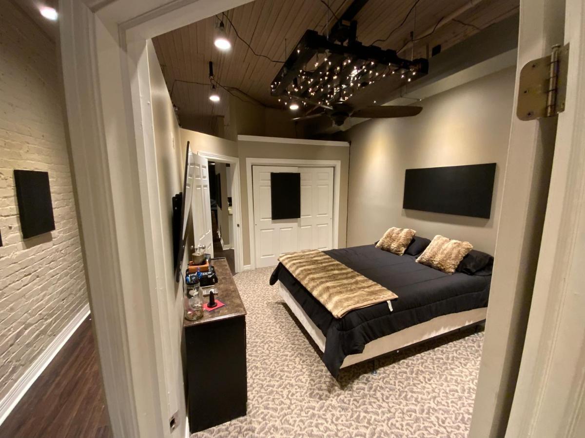 Blackout Themed Residence In The Prime Heart Of Omaha'S Old Market! Esterno foto